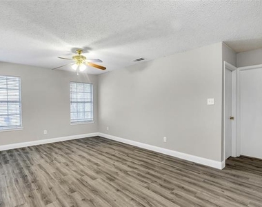 8105 Flowertree Drive - Photo Thumbnail 15