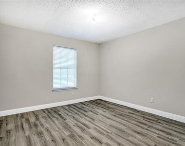 8105 Flowertree Drive - Photo Thumbnail 17