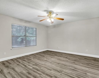 8105 Flowertree Drive - Photo Thumbnail 12