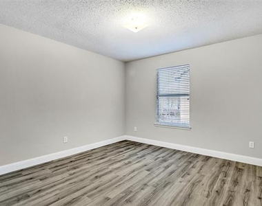 8105 Flowertree Drive - Photo Thumbnail 20