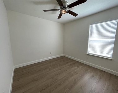 204 Hosack Street - Photo Thumbnail 5