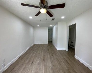 204 Hosack Street - Photo Thumbnail 1