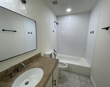 204 Hosack Street - Photo Thumbnail 6