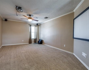 8216 Rincon Street - Photo Thumbnail 6