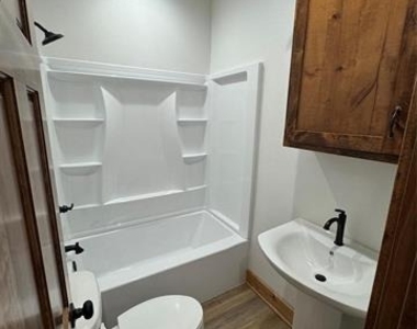 409 Fifth Street - Photo Thumbnail 5