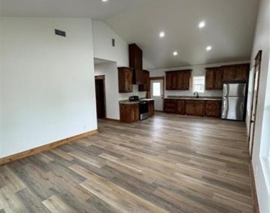 409 Fifth Street - Photo Thumbnail 2