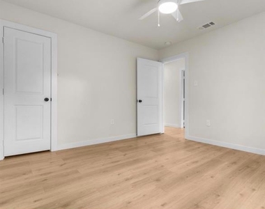 3915 Coolidge Street - Photo Thumbnail 6