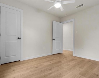 3915 Coolidge Street - Photo Thumbnail 12