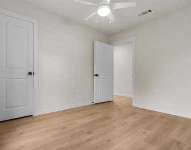 3915 Coolidge Street - Photo Thumbnail 11