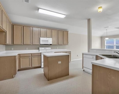 9641 Olivia Drive - Photo Thumbnail 6