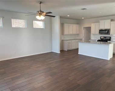 1708 Wayne Lane - Photo Thumbnail 4