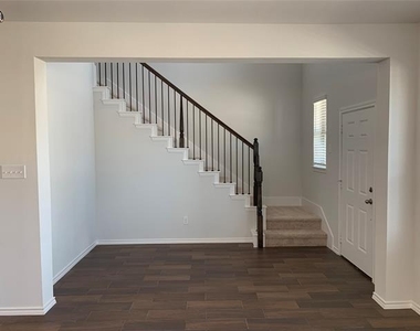 1708 Wayne Lane - Photo Thumbnail 13