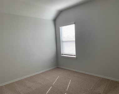 1708 Wayne Lane - Photo Thumbnail 15
