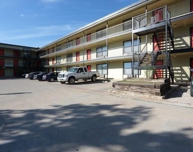 701 W Sycamore Street - Photo Thumbnail 18