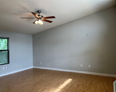 701 W Sycamore Street - Photo Thumbnail 9