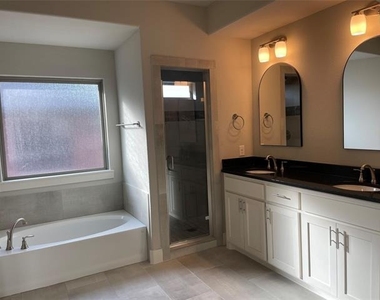 825 Eaglescliffe Landing - Photo Thumbnail 1