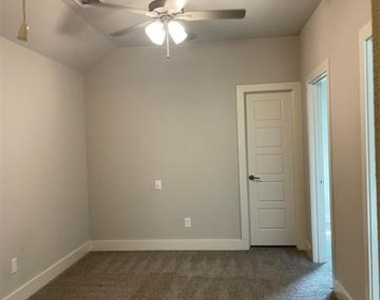 825 Eaglescliffe Landing - Photo Thumbnail 2