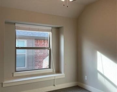 825 Eaglescliffe Landing - Photo Thumbnail 7