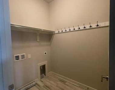 825 Eaglescliffe Landing - Photo Thumbnail 10