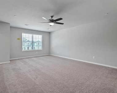 3036 Shire Drive - Photo Thumbnail 4