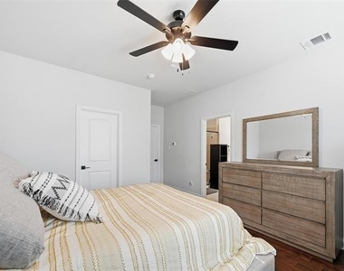 3544 Thistlewood Drive - Photo Thumbnail 12