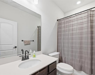 3544 Thistlewood Drive - Photo Thumbnail 7
