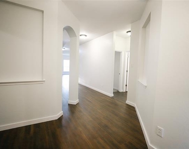 2221 Rodgers Lane - Photo Thumbnail 3