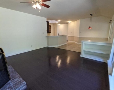 1321 Meadowbrook Drive - Photo Thumbnail 6