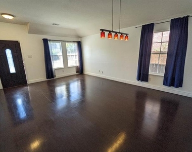 1321 Meadowbrook Drive - Photo Thumbnail 2