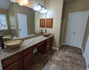 1321 Meadowbrook Drive - Photo Thumbnail 10