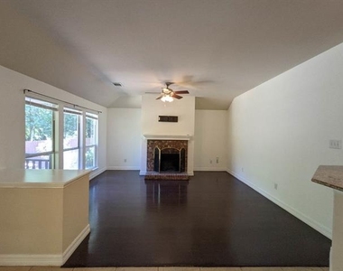 1321 Meadowbrook Drive - Photo Thumbnail 7