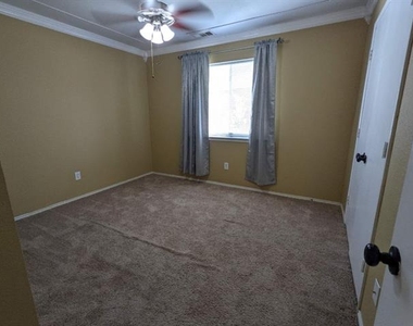1321 Meadowbrook Drive - Photo Thumbnail 17
