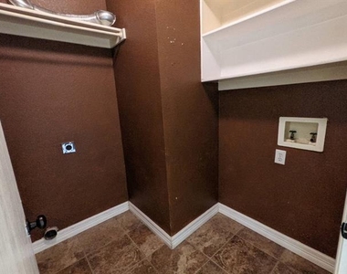 1321 Meadowbrook Drive - Photo Thumbnail 13