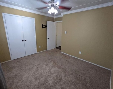 1321 Meadowbrook Drive - Photo Thumbnail 18