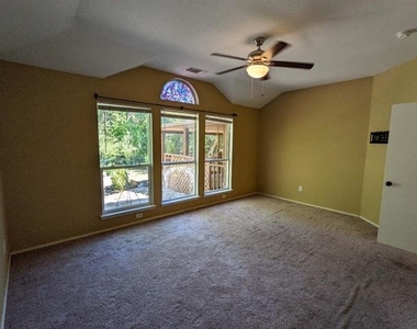 1321 Meadowbrook Drive - Photo Thumbnail 8