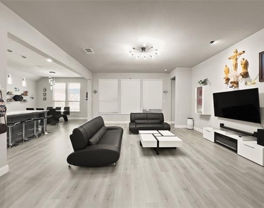 3722 Autumncrest Street - Photo Thumbnail 7