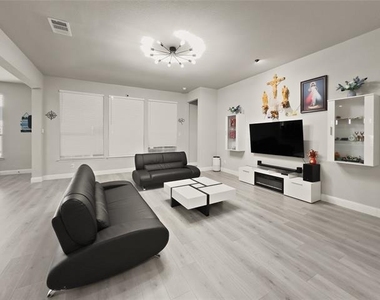 3722 Autumncrest Street - Photo Thumbnail 8