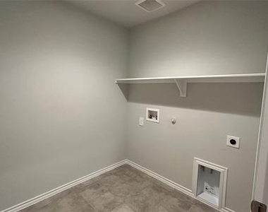 108 Piping Rock Drive - Photo Thumbnail 18