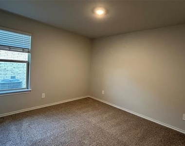 108 Piping Rock Drive - Photo Thumbnail 14
