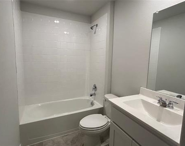 108 Piping Rock Drive - Photo Thumbnail 17