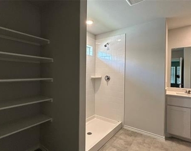 108 Piping Rock Drive - Photo Thumbnail 10