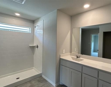 108 Piping Rock Drive - Photo Thumbnail 12