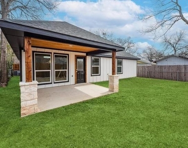 225 West Place - Photo Thumbnail 20