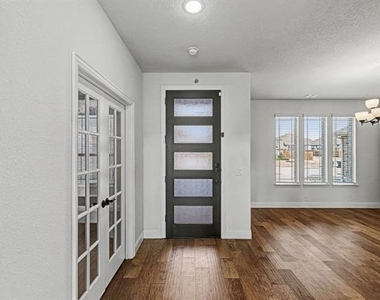1080 Canuela Way - Photo Thumbnail 1