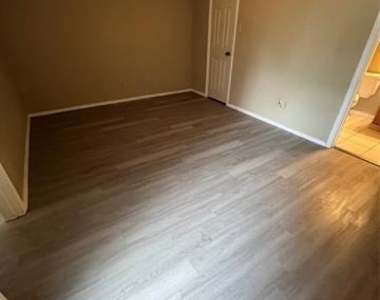 9811 Walnut Street - Photo Thumbnail 4