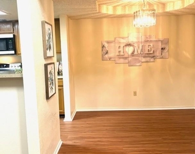 4371 Hulen Circle E - Photo Thumbnail 6