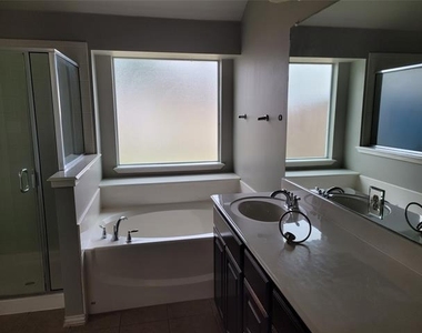 701 Shady Meadow Lane - Photo Thumbnail 4