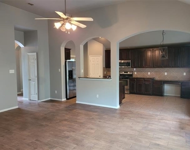 701 Shady Meadow Lane - Photo Thumbnail 3