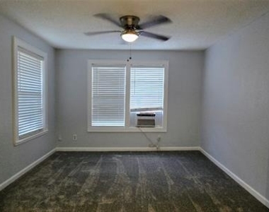 2861 W Devitt Street - Photo Thumbnail 3