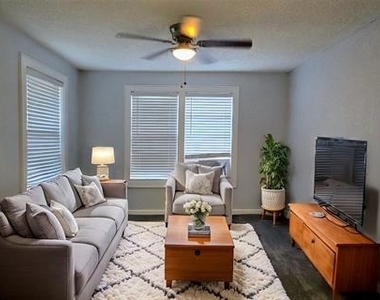 2861 W Devitt Street - Photo Thumbnail 2